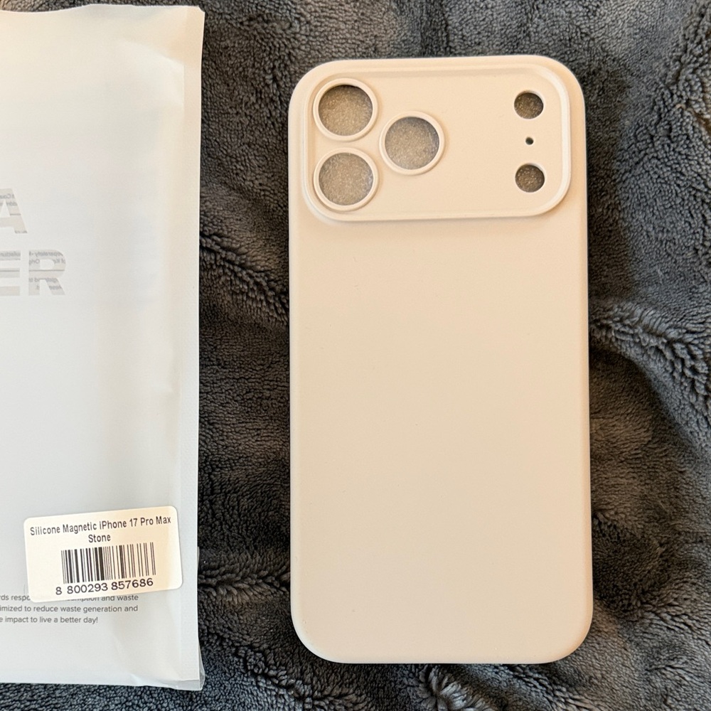 Silicone Magnetic iPhone 17 Pro Max Case
